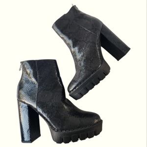 nwot Fashion Nova Los Angeles "NELIA" Brown/Black Snake print Boots SIZE 7.5M